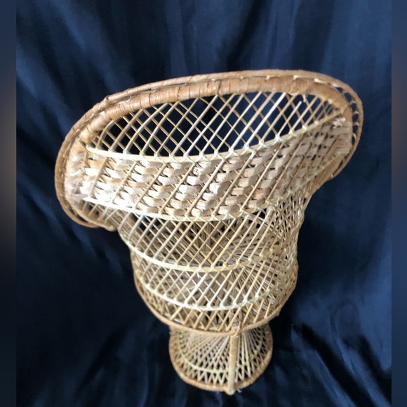 Vtg Child’s Size Peacock Chair - Picture 4 of 11